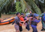 BPBD dan Tim Penanggulangan Bencana, Berhasil Evakuasi Korban Terjebak Luapan Air Sungai