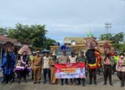 Kreatif, Kapolsek Angsana Bersama Forkopimca Keliling Desa Dengan Seni Barongan, Ajak Warga ke TPS