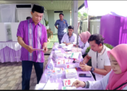 Sekda Tanbu Ajak Keluarga Mencoblos di TPS 15 Kelurahan Batulicin