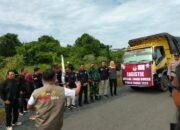 Pemkab Tanbu Serahkan Bantuan untuk Pengungsi Terdampak Banjir