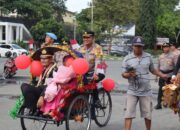 Haru, Kapolres Tanbu Lepas Sosok Panutan AKP Roy Yang Purna Tugas Dengan Naik Becak
