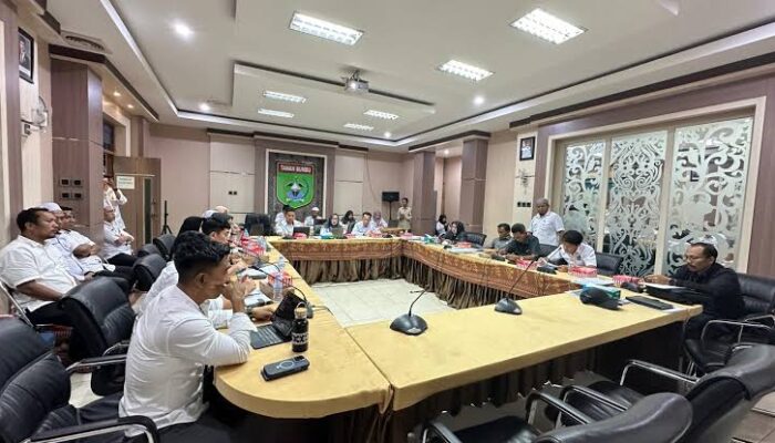 DPRD Tanbu Gelar Rapat Kerja Bersama TAPD dan SKPD Terkait RAPBD 2025