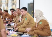 Perbaikan Kantor Bupati, Bang Arul Pimpin Rapat Koordinasi Camat di Ruang Terbuka