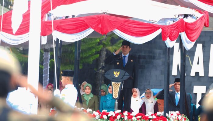 Bupati Andi Rudi Latif Pimpin Harkitnas dan HUT Proklamasi Pemerintahan ALRI Divisi 4 : Semangat Kebangkitan Nasional Tak Padam Meski Diguyur Hujan