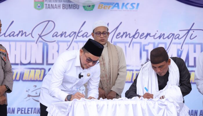 BerAKSI untuk Pendidikan: Bupati Andi Rudi Latif Teken MoU Beasiswa Santri di Ponpes Al-Istiqamah Tanbu