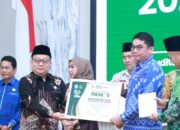 Dukung Kemajuan Madrasah, Bupati Tanah Bumbu Andi Rudi Latif Raih PGM Award 2025