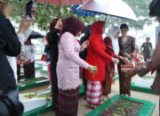 Ketua TP PKK Tanah Bumbu Ziarah ke Makam Pahlawan