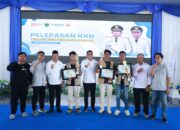 Bupati Andi Rudi Latif Beri Penghargaan kepada Kelompok Nilai Tertinggi KKN FPIK ULM 2025