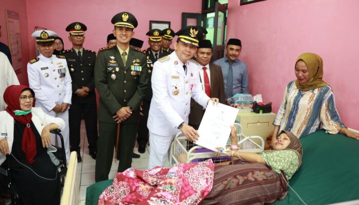 Bupati Andi Rudi Latif Kunjungi dan Gratiskan Pasien Melahirkan di RSUD pada 17 Agustus