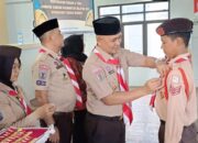 Wabup H. Bahsanuddin Sematkan TISKA kepada Kontingen Pramuka Tanah Bumbu